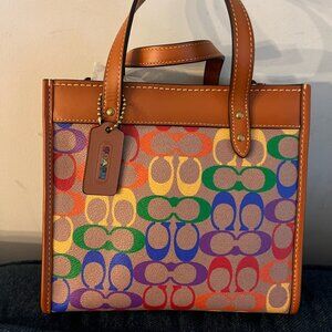 🍵Coach Field Tote 22 In Pride Rainbow
